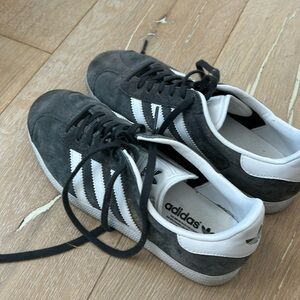 Adidas dark gray Men’s Gazelles size 6.